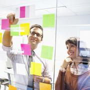 چگونه به فروشندگان درباره آنچه میفروشند آموزش دهیم؟