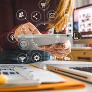 کاز با لپ تاپ و شاخه های ارتباطی