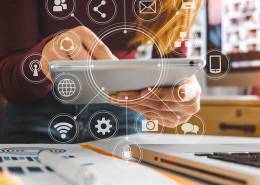 کاز با لپ تاپ و شاخه های ارتباطی