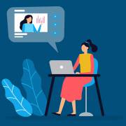 خانمی در حال کار کردن با لپ تاپ