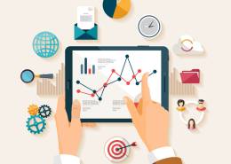 دستی در حال کار با لپ تاپ