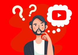 مردی ایستاده در حال فکر