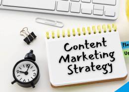 ساعت و نوشته در کنار هم