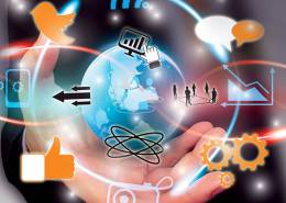 یک دست با علامت کره زمین